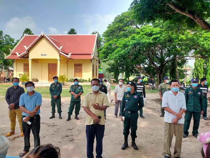 អាជ្ញាធរស្រុកពោធិ៍រៀងនាំយកអំណោយរបស់ លោក ស សុខានិងលោកស្រី កែ សួនសុភី ចែកជូនដល់ប្រជាពលរដ្ឋដែលធ្វើចត្តាឡីស័កគ្រប់១៤ថ្ងៃចំនួន៦៣នាក់….