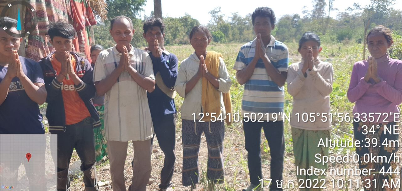 ប្រជាពលរដ្ធ អំពាវនាវ តាមរយៈសារព័ត៌មាន គោរពស្នើសុំ ឯកឧត្តម វ៉ា ថន អភិបាលខេត្តក្រចេះ ជួយរកយុត្តិធម៌ជូនពួកគាត់ផង ខណៈប្រធានសហគមន៍និងមេភូមិទន្សោងធ្លាក់ហាមឃាត់មិនឲ្យពូកគាត់អាស្រ័យផលនៅលើដីដែលធ្លាប់អាស្រ័យផលជាយូរមកហើយនិងប្ដឹងពួកគាត់ទៅតុលាការទៀត….!!!