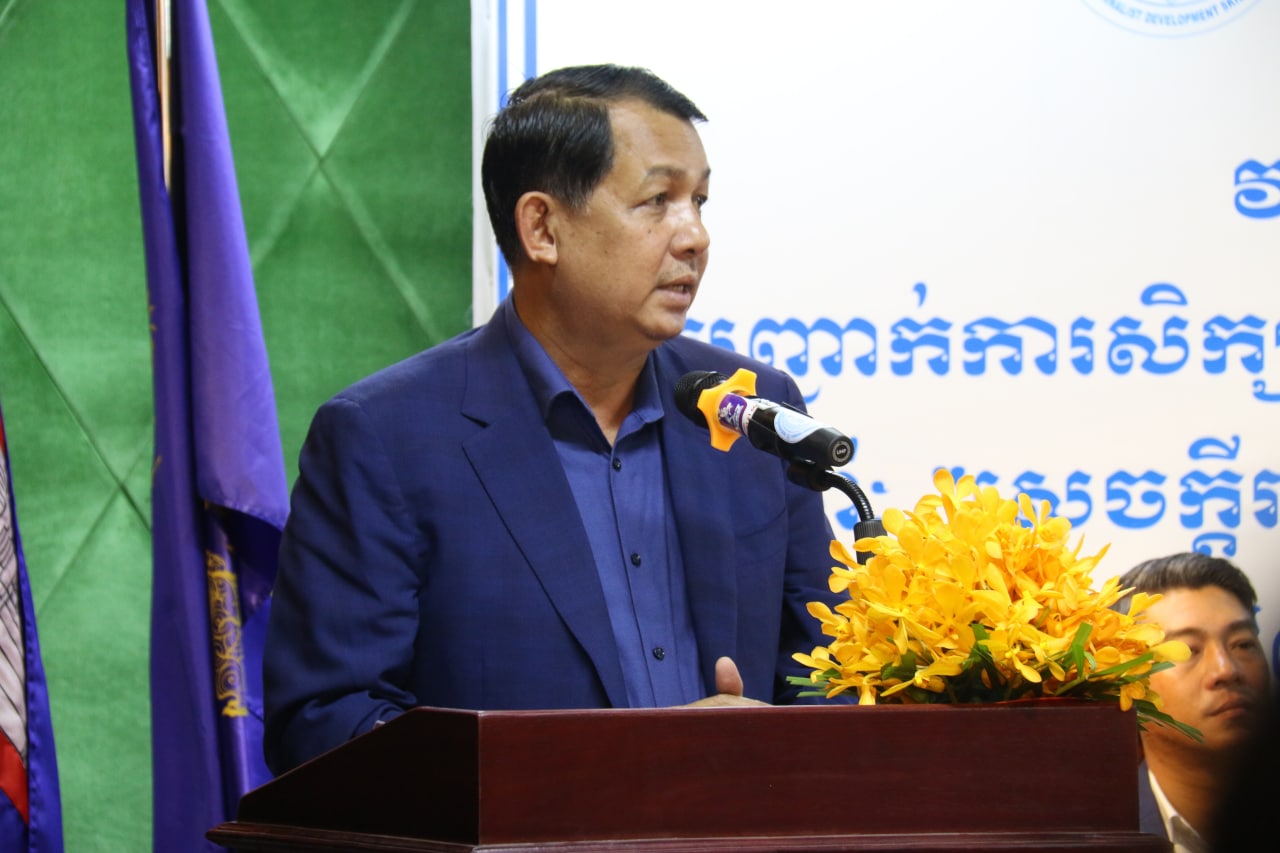 ឯកឧត្ដម​ ផុស​ សុវណ្ណ​ ប្រតិភូ​រាជរដ្ឋាភិបាល​កម្ពុជា​ ទទួល​បន្ទុក​អគ្គនាយក​ នៃ​អគ្គនាយកដ្ឋាន​សោតទស្សន៍​ ​ តំណាង​ដ៏ខ្ពង់ខ្ពស់​ ឯកឧត្ដម​ ខៀវ​ កាញារីទ្ធ​ រដ្ឋមន្ត្រី​ក្រសួងព័ត៌មាន​ អញ្ជើញ​ចូលរួម​បិទវគ្គ​បណ្ដុះបណ្ដាល​ និង​ប្រគល់​វិញ្ញាបនប័ត្រ​ជូន​សិក្ខាកាម​ ២៨៧នាក់…!!!